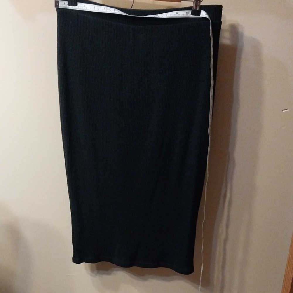 SO Elegant Black Midi Skirt